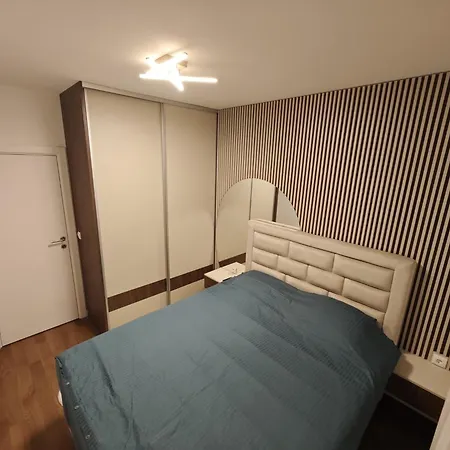 Lux Airport Apartmán Ledine