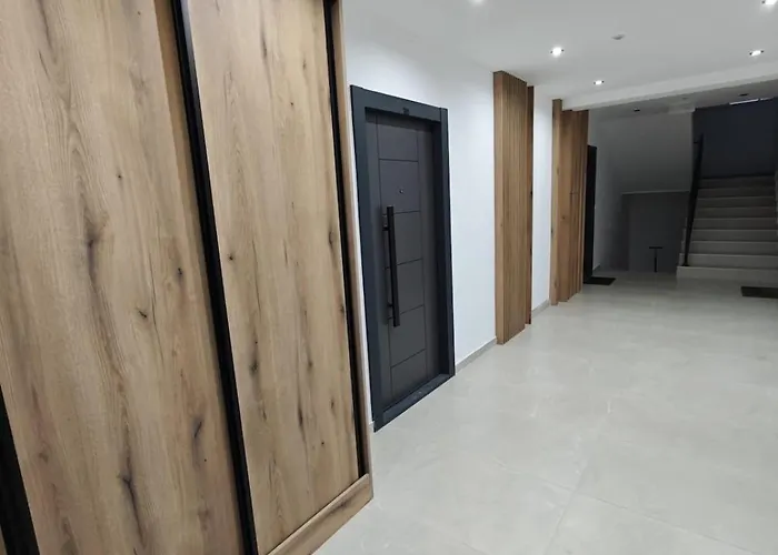 Lux Airport 아파트